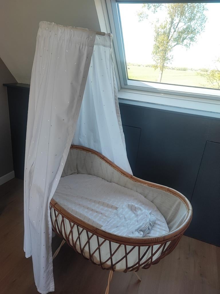 Rotan wieg met hemeltje voor baby, Ophalen, Zo goed als nieuw, Wieg