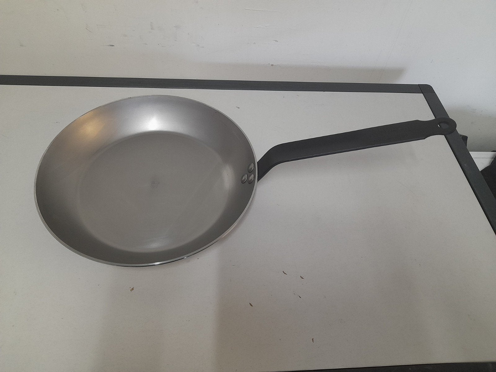 De Buyer stalen pan 28 cm, De Buyer, Ophalen of Verzenden, Zo goed als nieuw, Geschikt voor inductie