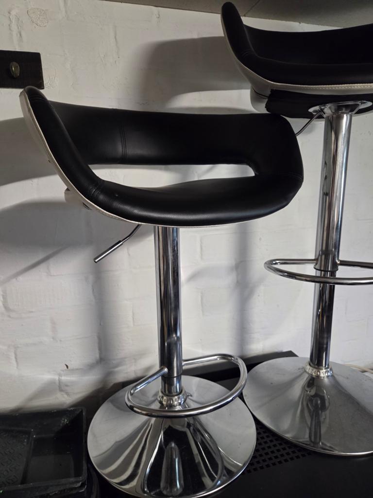 3x Zwarte Verstelbare Barstoelen met Voetsteun, Huis en Inrichting, Barkrukken, Ophalen, Gebruikt, 90 cm of meer, In hoogte verstelbaar