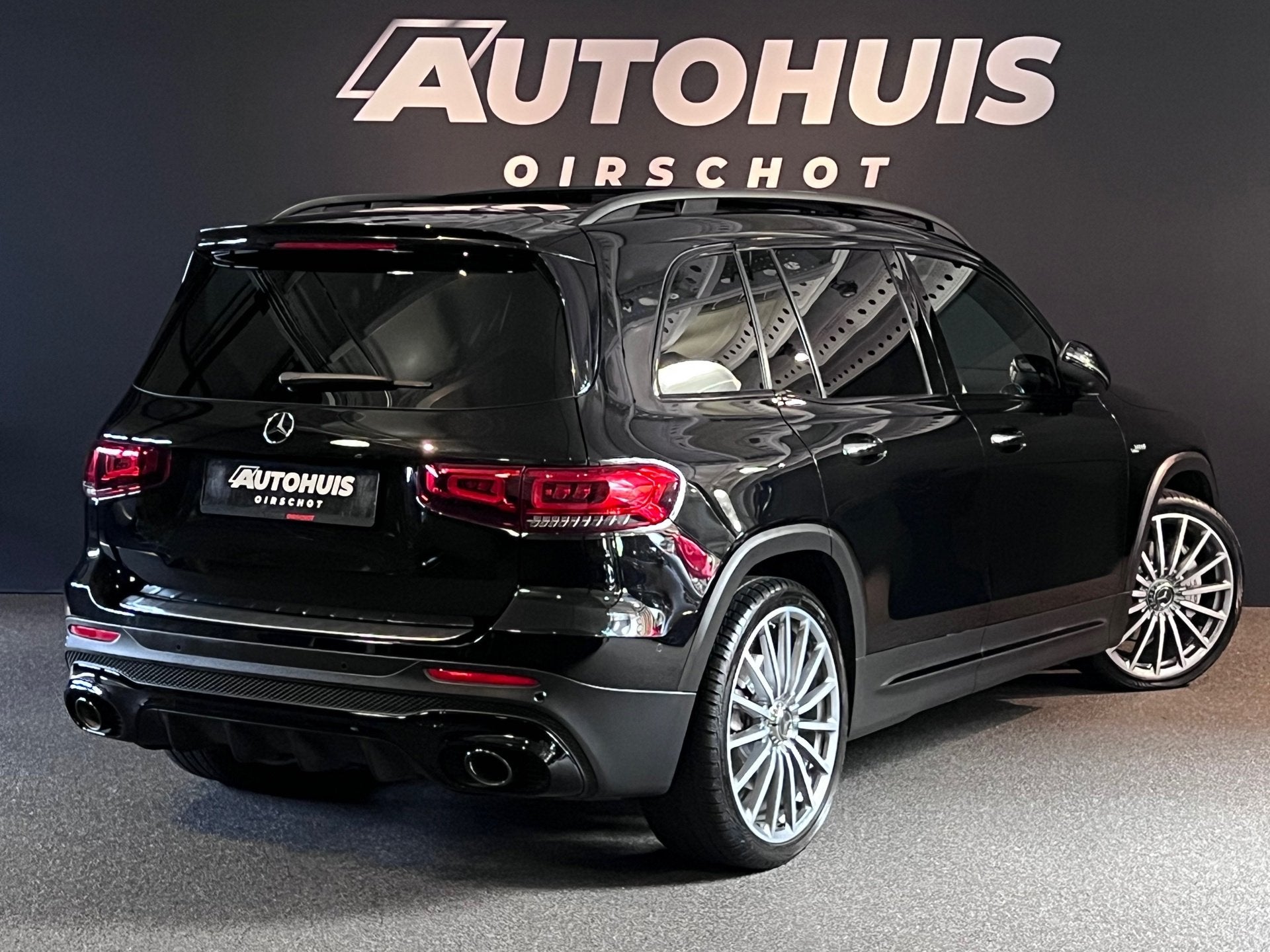 Mercedes-Benz GLB AMG 35 4MATIC Premium Plus/Pano/ Keyless/, Auto's, 4 cilinders, 1655 kg, Zwart, Origineel Nederlands