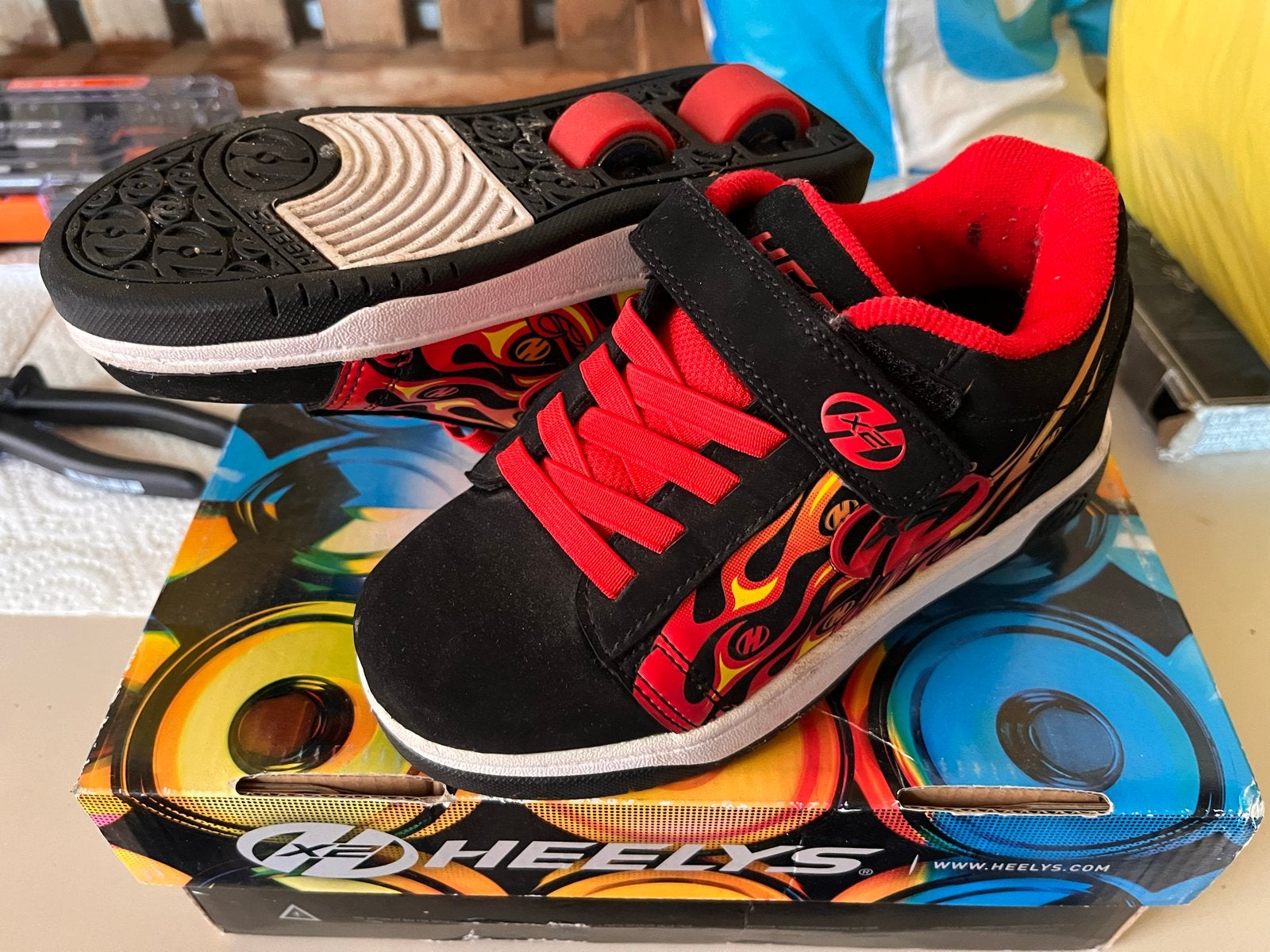 Heelys X2 rolschoenen met vlammenprint - Maat 32, Ophalen, Zo goed als nieuw, Kinderen