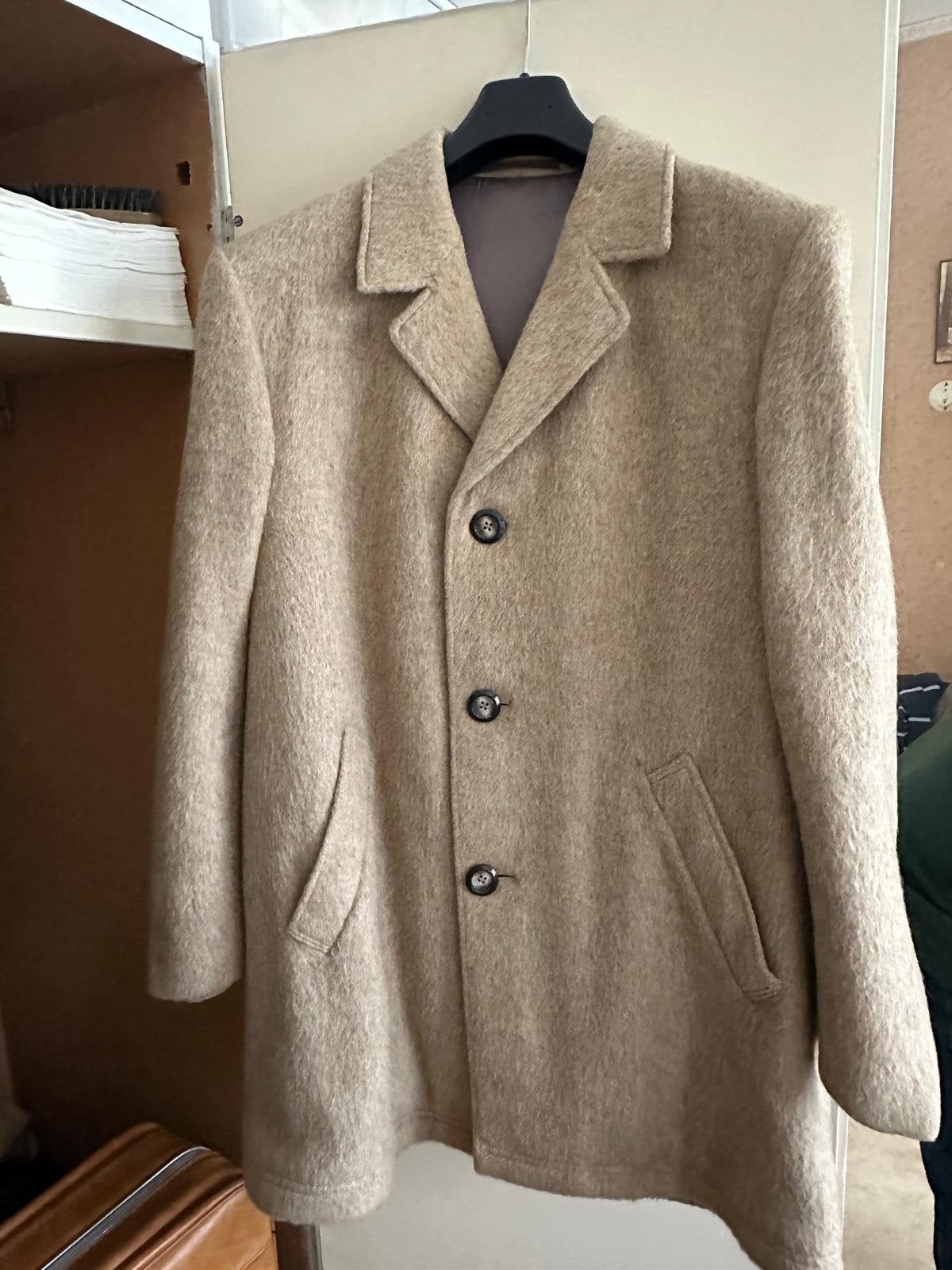 Stijlvolle Beige Wollen Jas met Ruitvoering, Ophalen, Zo goed als nieuw, Overige maten, Beige
