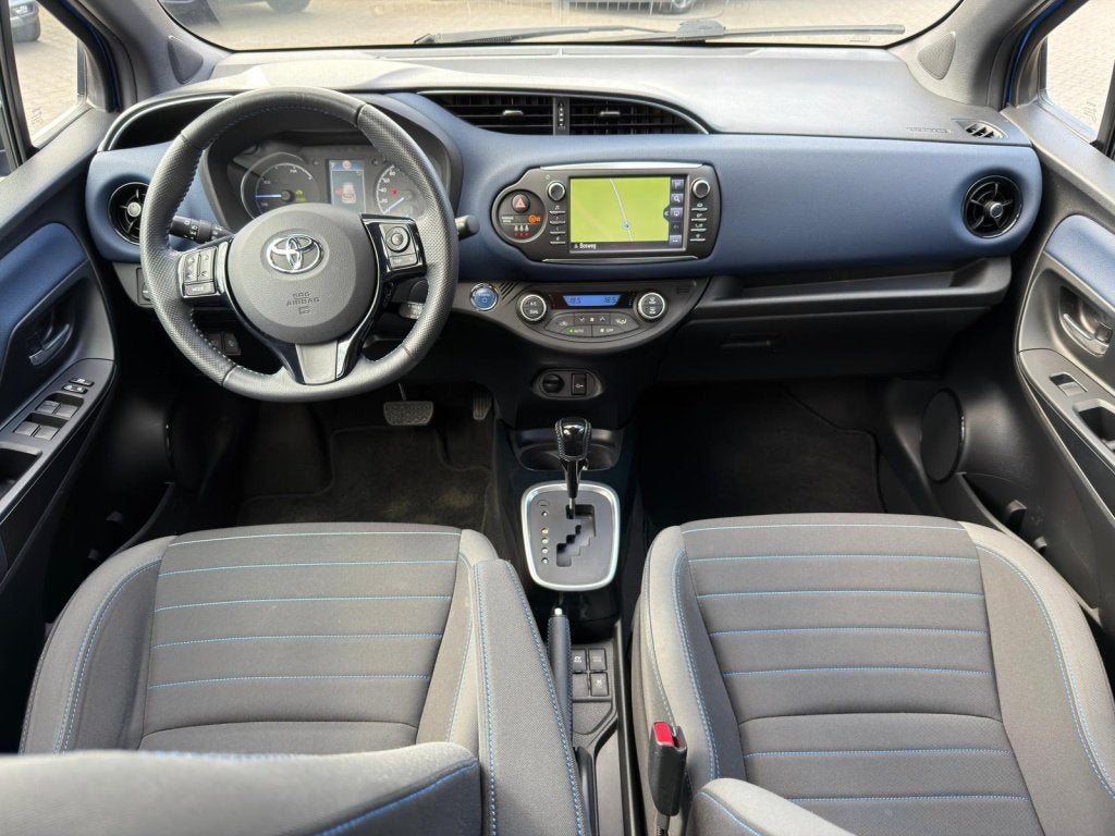 Toyota Yaris 1.5 Hybrid Bi-Tone | Camera | Cruise control |, Gebruikt, Euro 6, 4 cilinders, Blauw