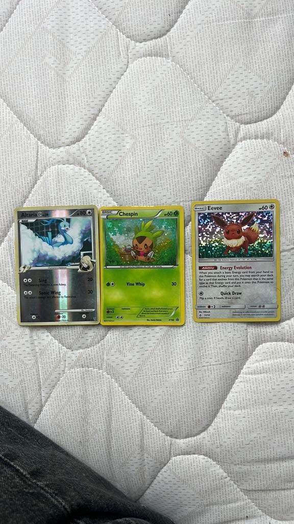 Holo Pokémon kaarten - Eevee & Chespin (licht beschadigd), Ophalen, Gebruikt, Meerdere kaarten, Foil