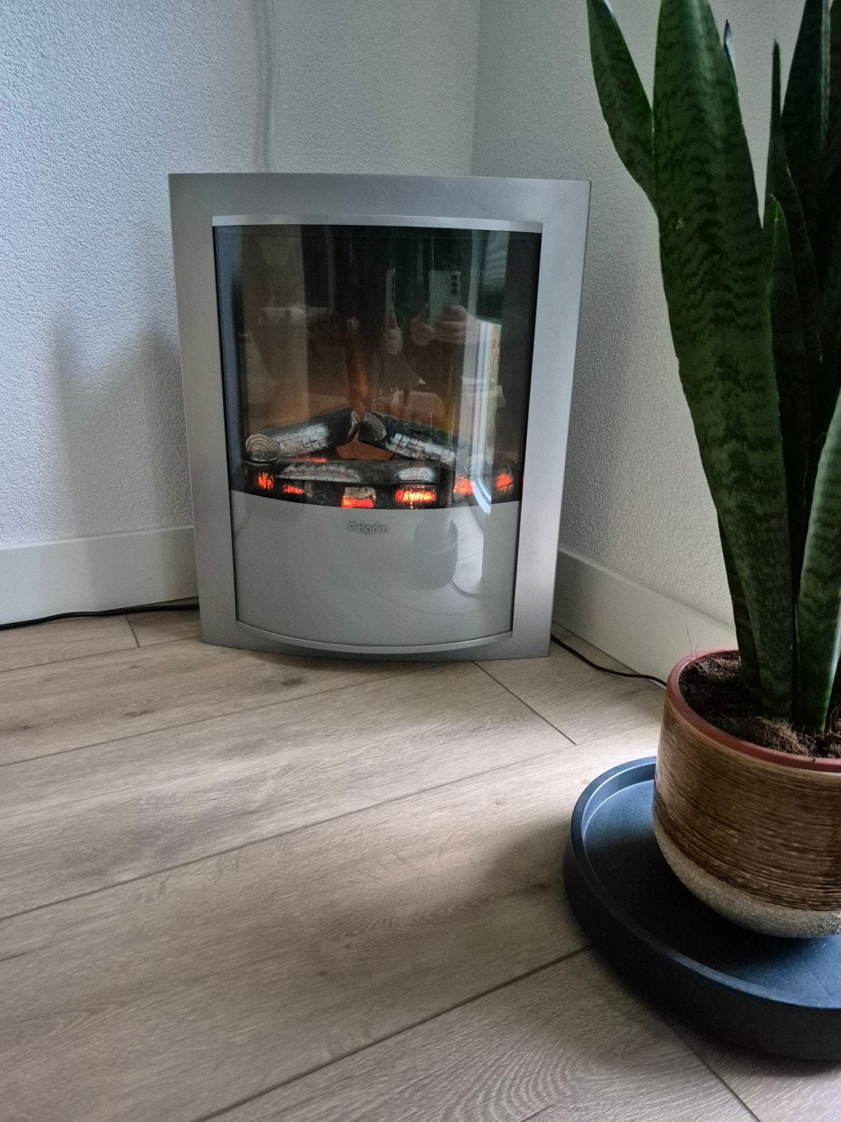 Pelgrim Elektrische Sfeerhaard, Ophalen, Zo goed als nieuw, Hangende haard, Elektrische haard