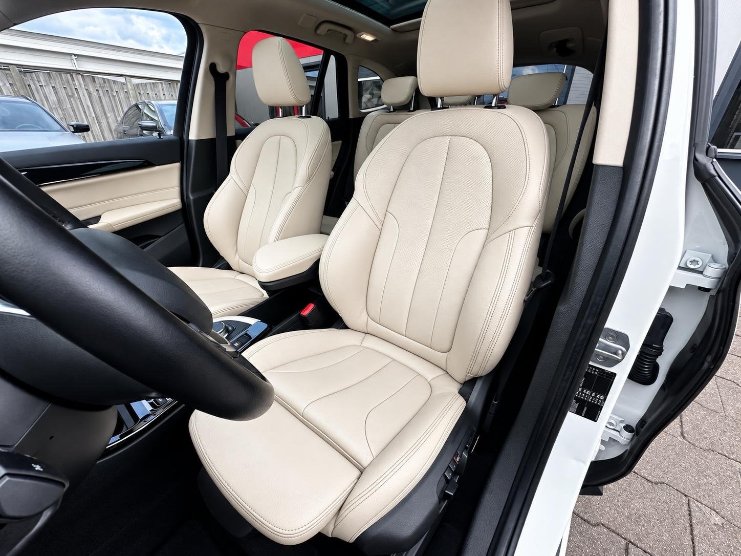 BMW X1 sDrive20i High Executive Memory|Pano|HiFi|HUD, Euro 6, Wit, Bedrijf, Grijs