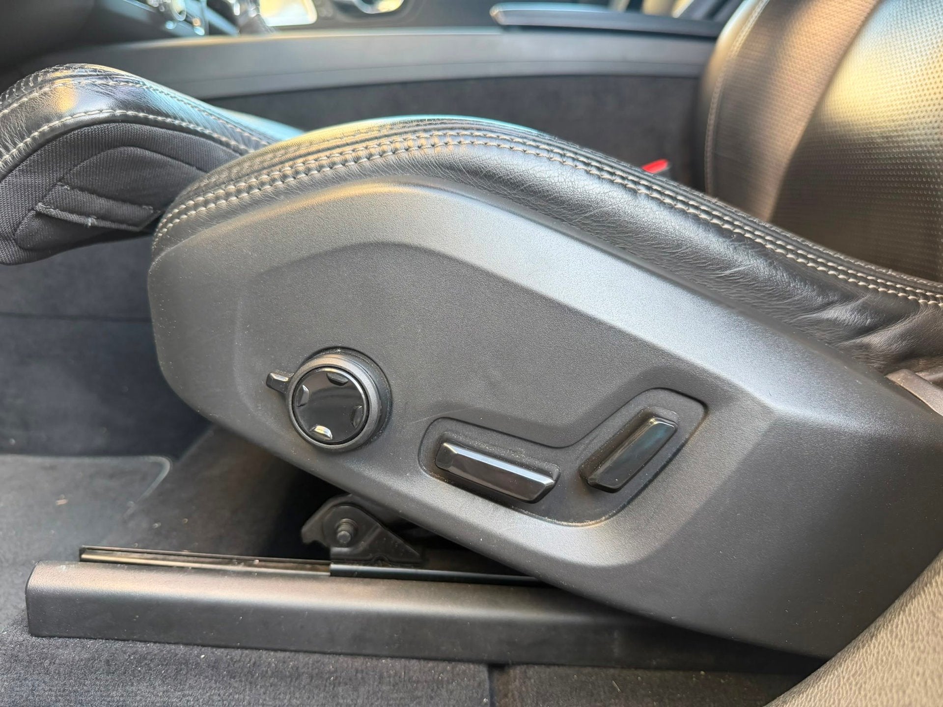 Foto 13 van Volvo XC60 2.0 T6 AWD Inscription PANO/HUD/B&W/360/MEMORY/VO
