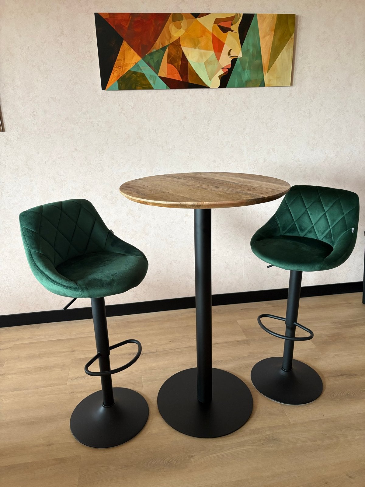 Nieuwe Bartafelset met 2 donkergroene velvet barstoelen, Ophalen, Zo goed als nieuw, 90 cm of meer, In hoogte verstelbaar