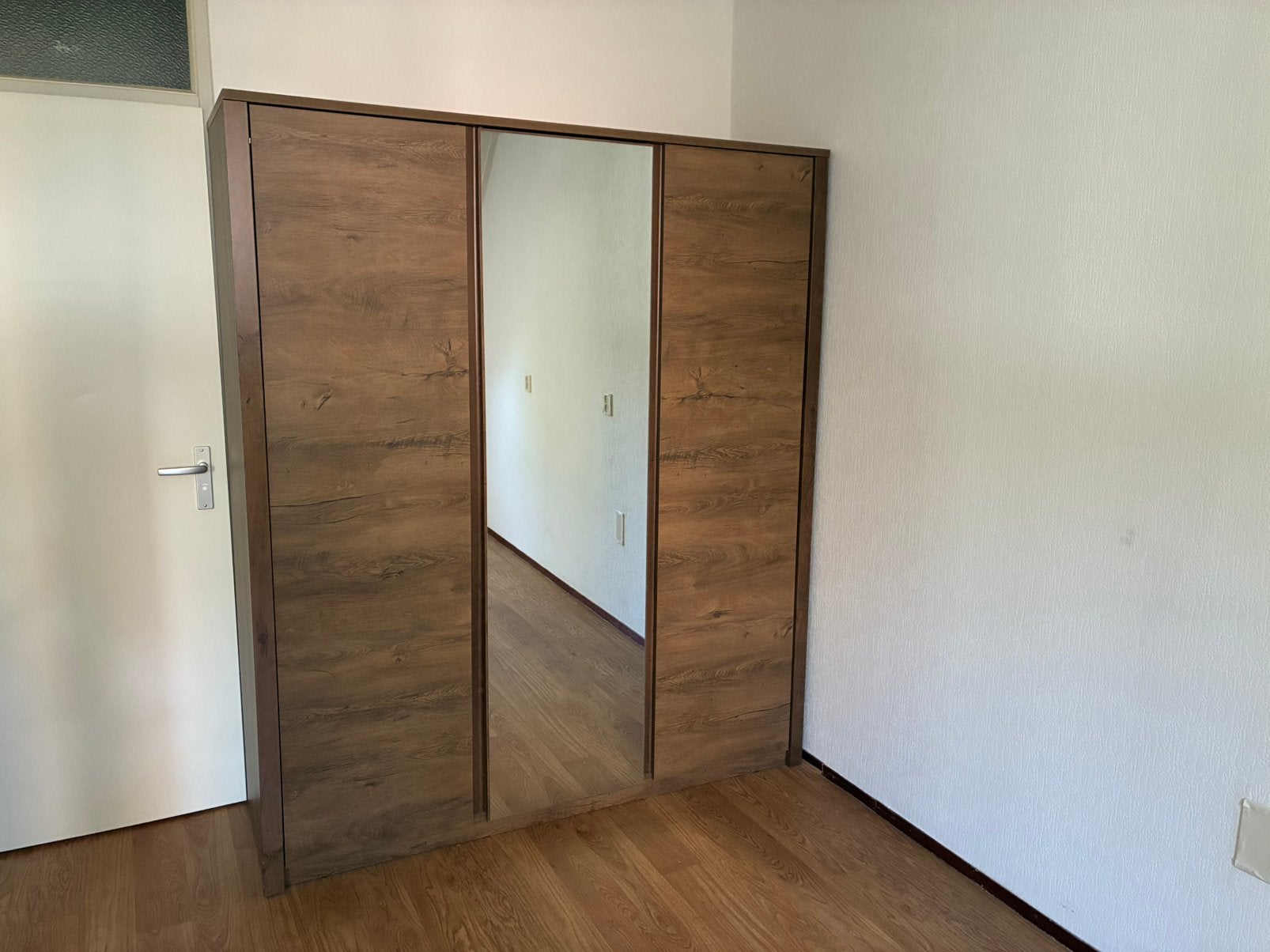 Kledingkast 3-deurs, Huis en Inrichting, Kasten | Kledingkasten, Ophalen, Met deur(en), 150 tot 200 cm, Zo goed als nieuw