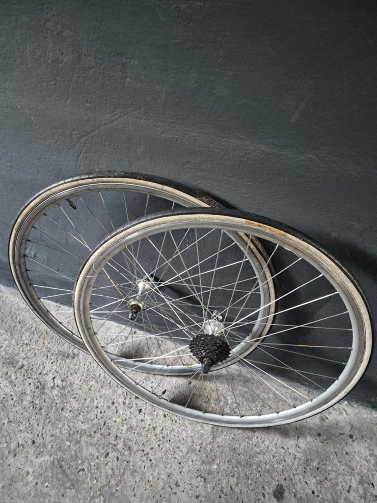 Vintage racefiets onderdelen wielset shimano cosmic, Fietsen en Brommers, Fietsonderdelen, Ophalen of Verzenden, Racefiets, Zadel