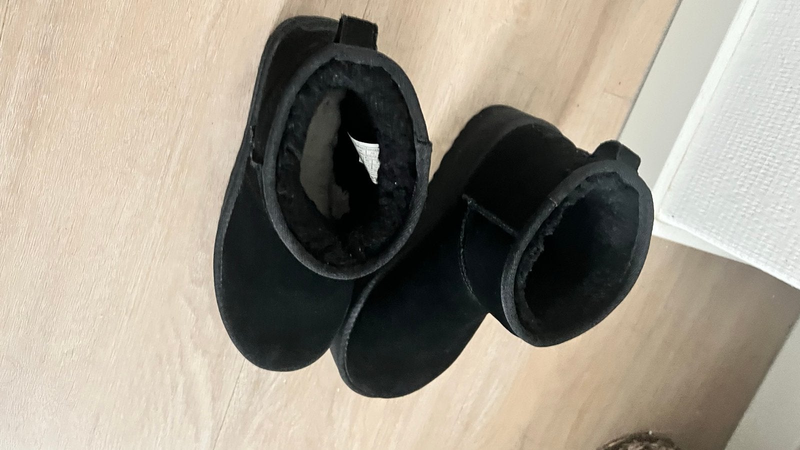 Zwarte UGG laarzen - Maat 38- Zo goed als nieuw, Ophalen of Verzenden, Zo goed als nieuw, Zwart, Lage of Enkellaarzen