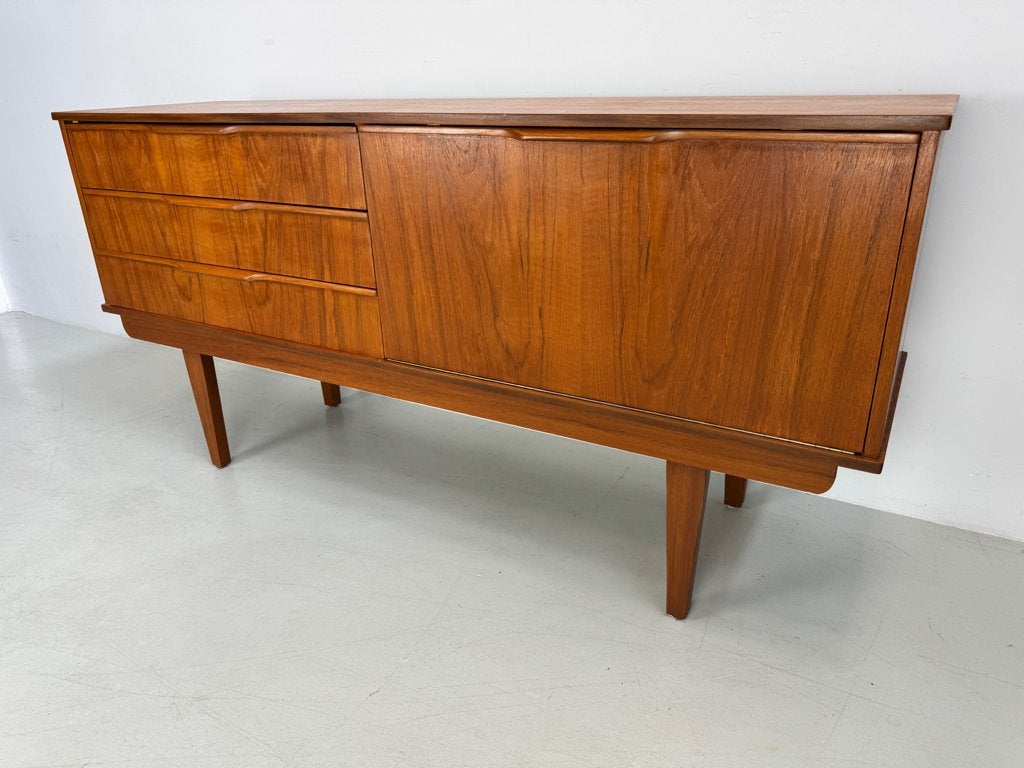 Vintage dressoir., Verzenden, 150 tot 200 cm, Teakhout, Zo goed als nieuw
