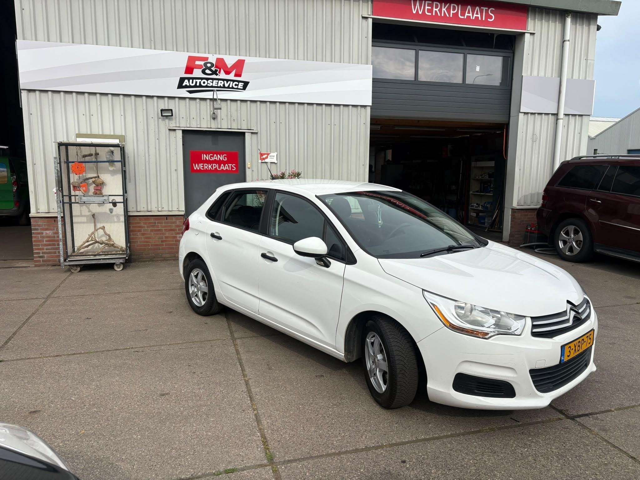 Citroen C4 1.2 PureTech Exclusive Airco, cruise, trekhaak, Euro 6, 1199 cc, Leder en Stof, Wit