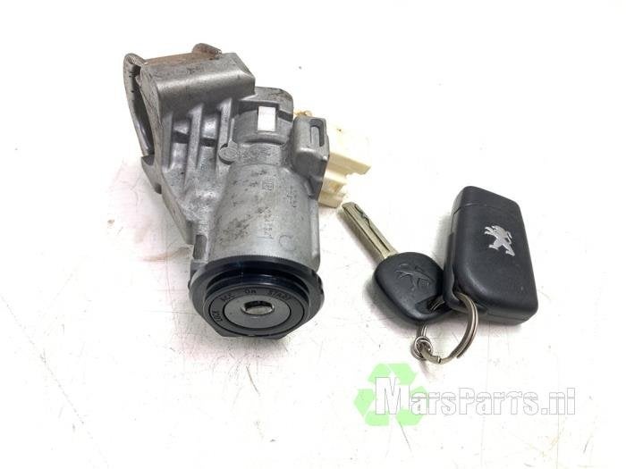 Kontaktslot + Sleutel van een Peugeot 108, Gebruikt, -, -, Ophalen of Verzenden