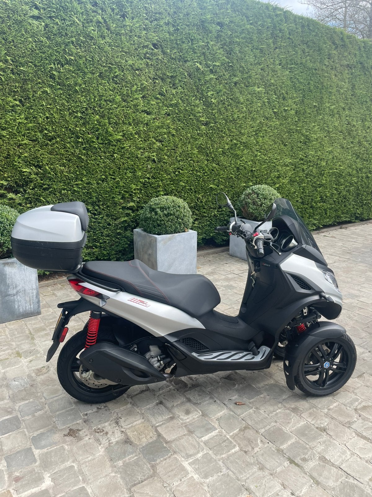 Piaggio MP3 300HPE sport 2022 zilvergrijs 1283km nieuwstaat, Scooter, Gebruikt, Particulier, Automaat