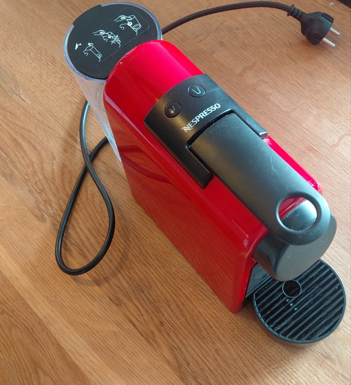 Foto 3 van Nespresso Essenza Mini - Rood - Zo goed als nieuw
