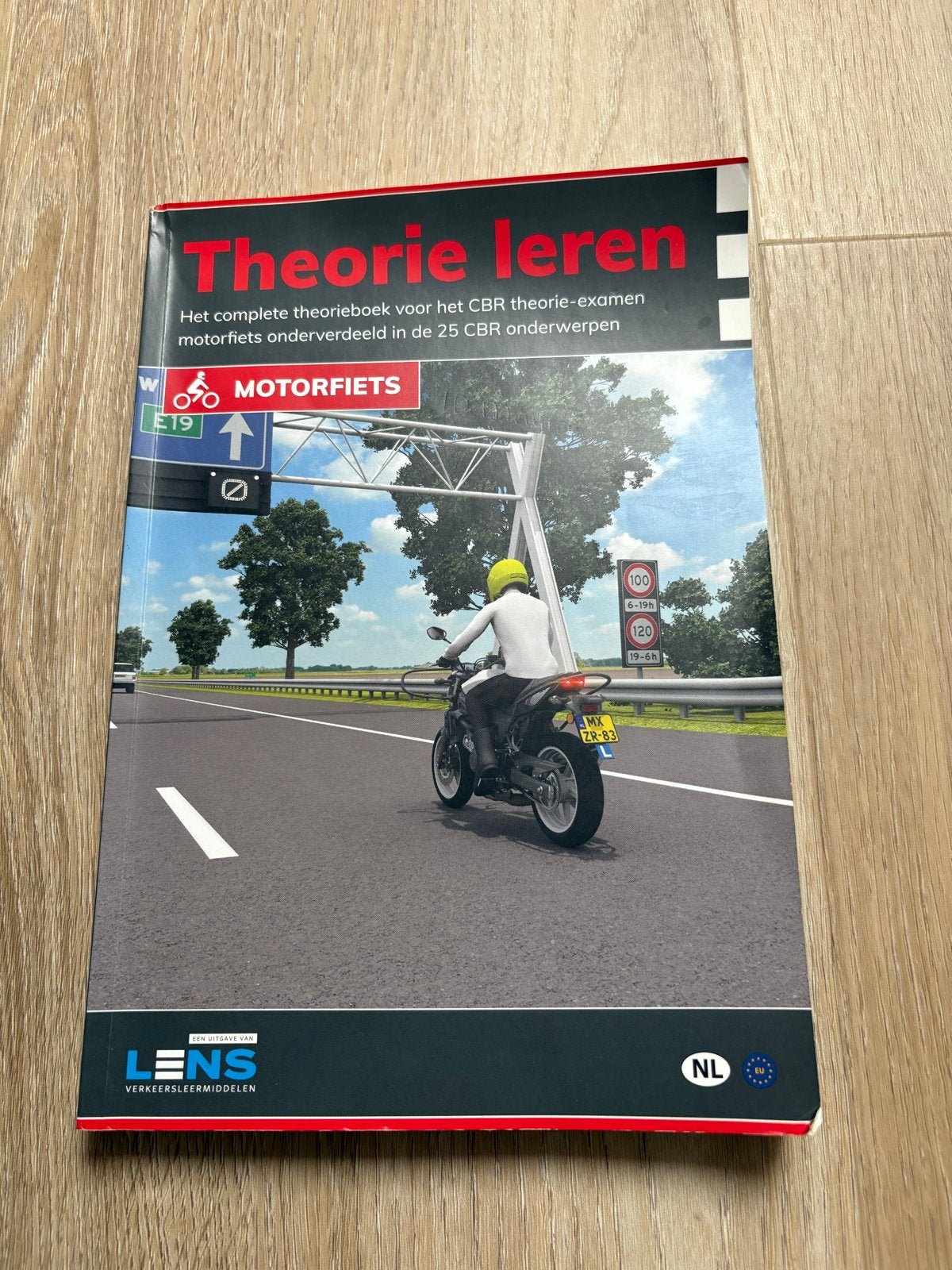Motorfiets Theorieboek CBR - Lens Verkeersleermiddelen, Ophalen of Verzenden, Gelezen, Overige niveaus