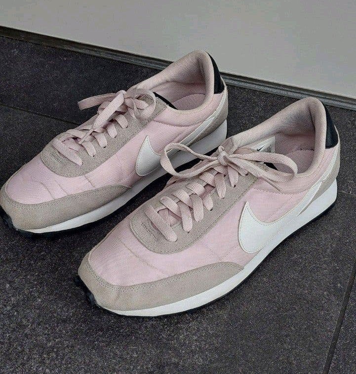 Nike Daybreak Sneakers Barely Rose, roze sneakers - Maat 41, Kleding | Dames, Schoenen, Nike, Ophalen of Verzenden, Sneakers of Gympen