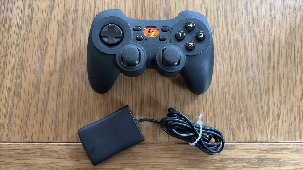 Logitech Cordless Rumblepad 2 Gamepad voor PC, Ophalen of Verzenden, Gebruikt