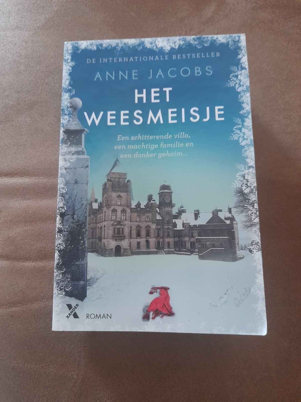 Het Weesmeisje - Anne Jacobs, Boeken, Ophalen of Verzenden, Gelezen, Anne Jacobs, Nederland