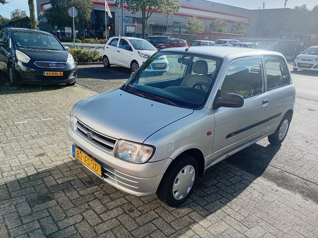Daihatsu Cuore 1.0 40KW 2000 Grijs, Voorwielaandrijving, Stof, 600 kg, 18 €/maand