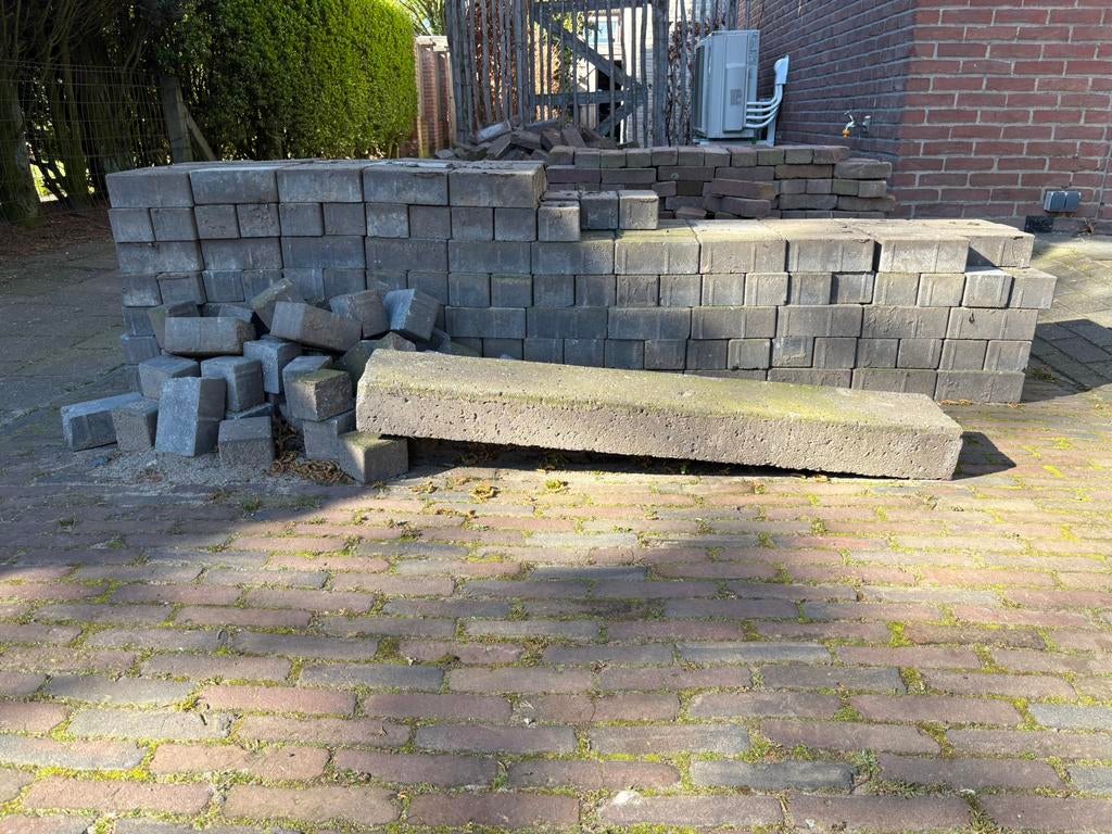 Betonklinkers gratis afhalen, Ophalen, Zo goed als nieuw, Bakstenen