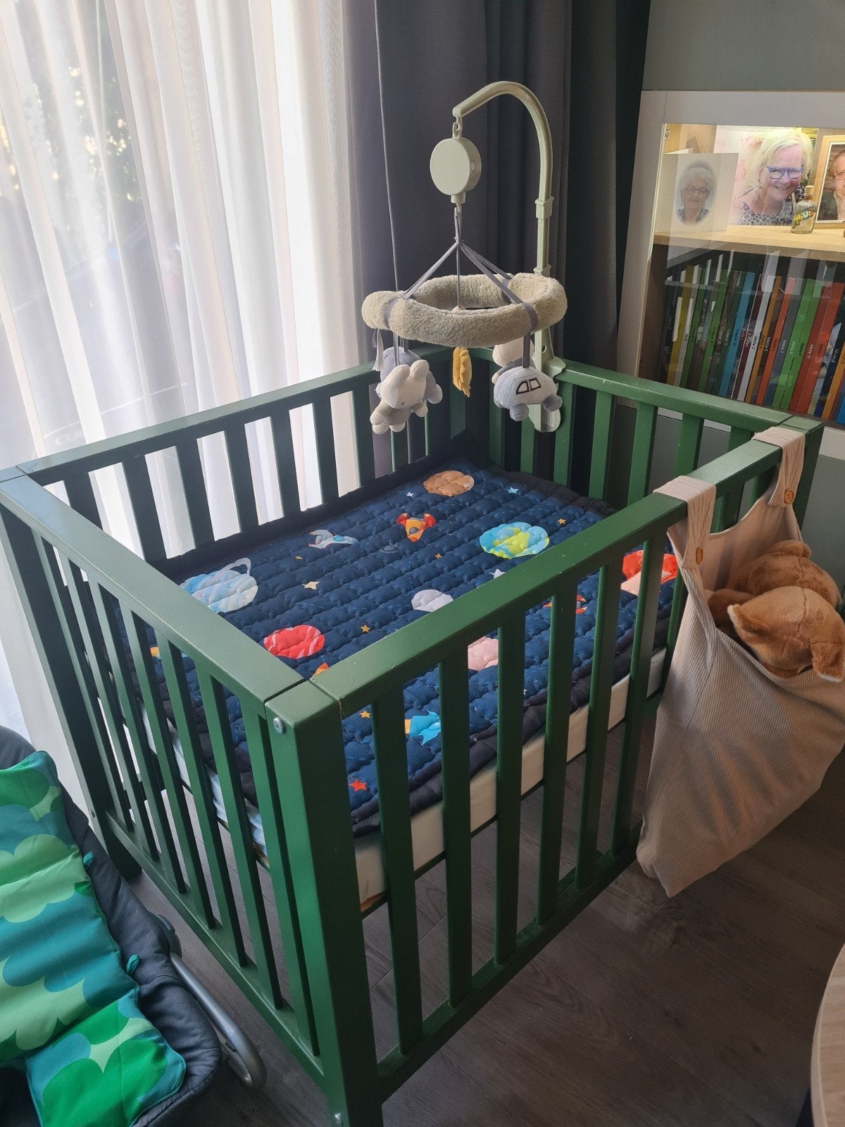 groene box eventueel met kleed, kussen, mobile, boxzak, Ophalen, Gebruikt, Rechthoekig, In hoogte verstelbaar