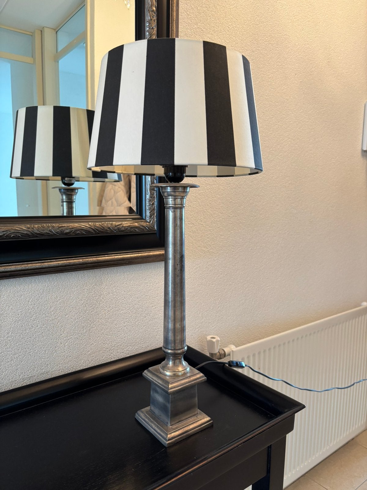 Schemerlamp / tafel lamp  zilverkleur metaal met ronde kap, Ophalen, Zo goed als nieuw, Metaal, 50 tot 75 cm