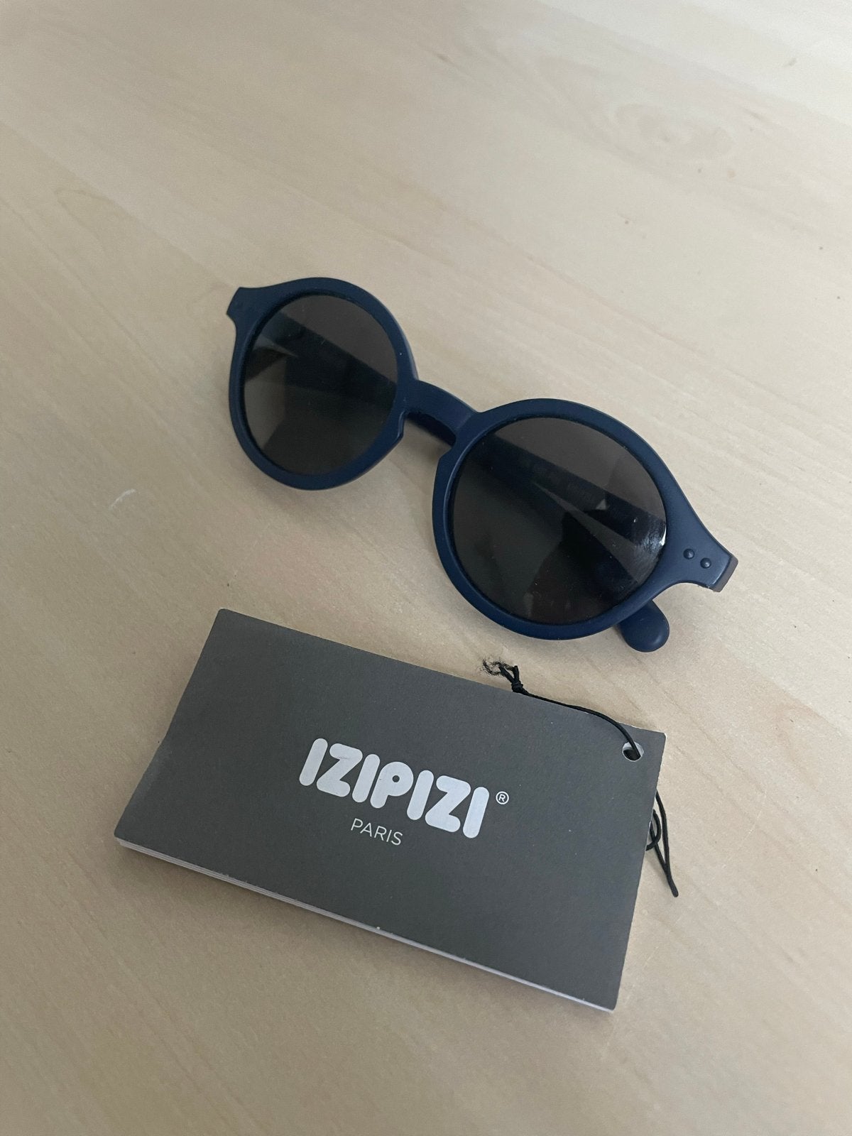Izipizi Kids Plus Zonnebril - Donkerblauw met kleine krasjes, Overige merken, Gebruikt, Zonnebril, Blauw