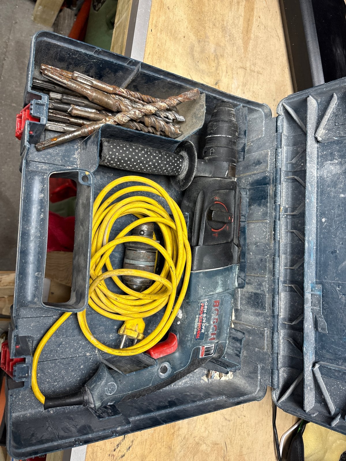 Bosch GBH 2-26 DFR Boorhamer met accessoires, Ophalen, Boor- en/of Breekhamer, Klopboormechanisme, Gebruikt