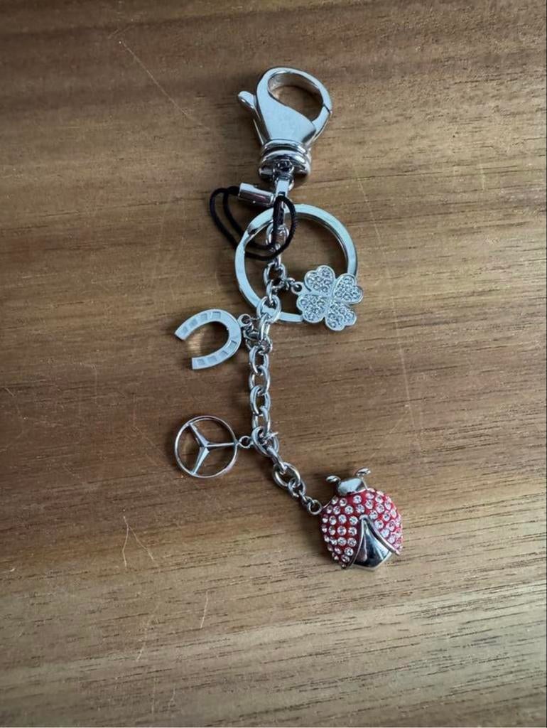Mercedes-Benz Sleutelhanger met Geluksbedels, Verzamelen, Sleutelhangers, Ophalen of Verzenden, Nieuw, Merk