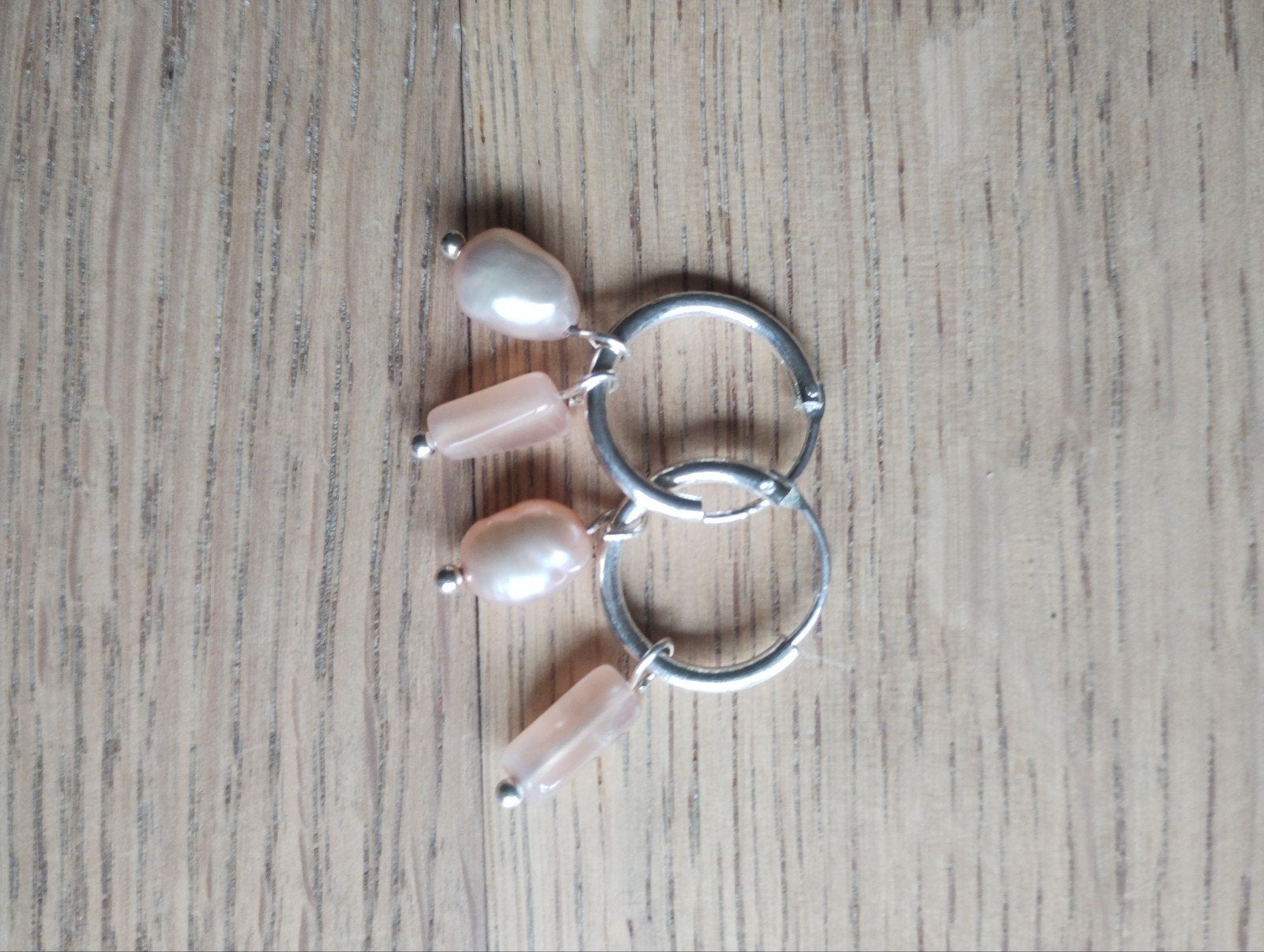 Handgemaakte silver plated oorbel zoetwaterparel maansteen, Sieraden, Tassen en Uiterlijk, Ophalen of Verzenden, Nieuw, Zilver