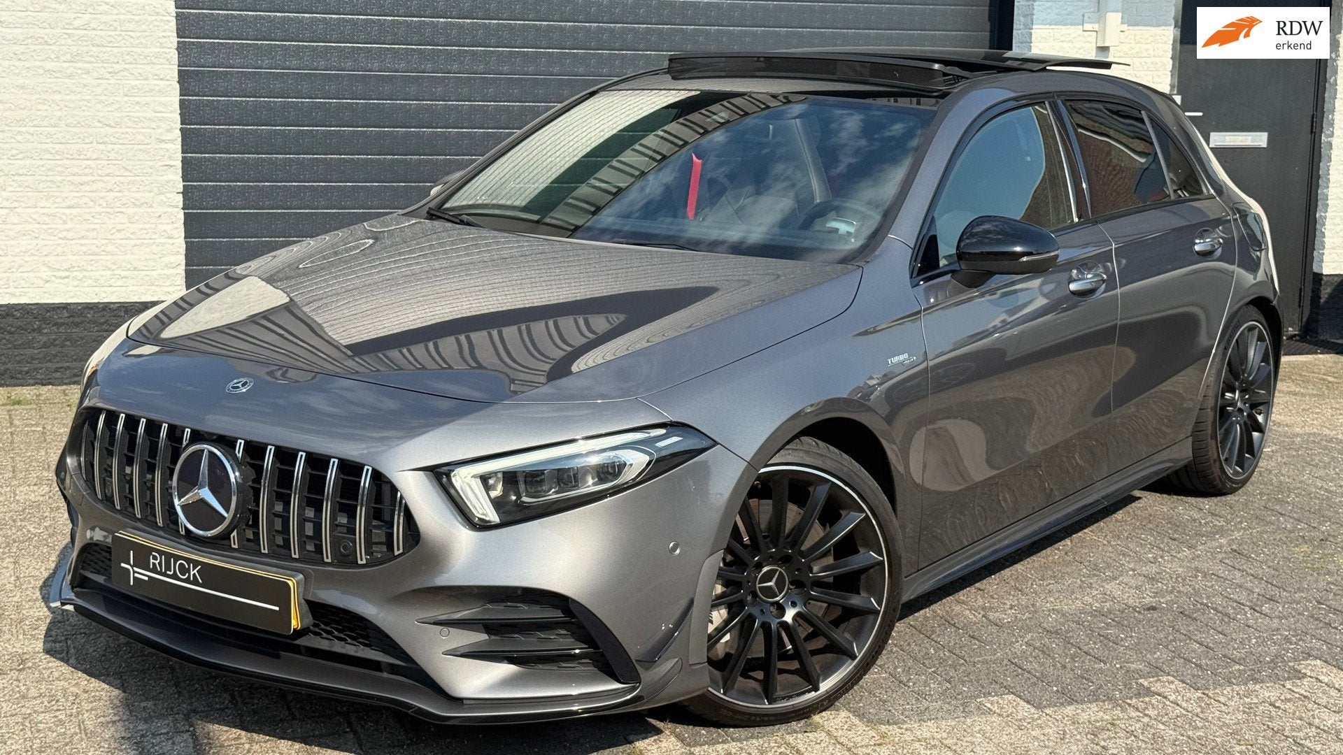 Mercedes-Benz A-klasse AMG 35 4MATIC | Pano | Burmester | Mu, Gebruikt, 4 cilinders, 2000 kg, Bedrijf