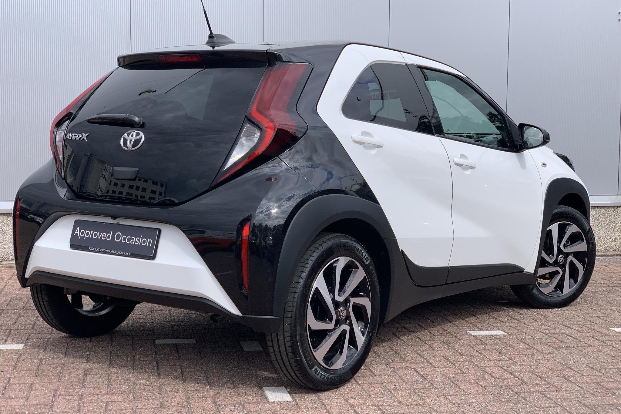 Toyota Aygo X 1.0 VVT-i S-CVT Pulse / Automaat / Apple Carpl, Auto's, Toyota, Stof, Gebruikt, Euro 6, Start-stop-systeem