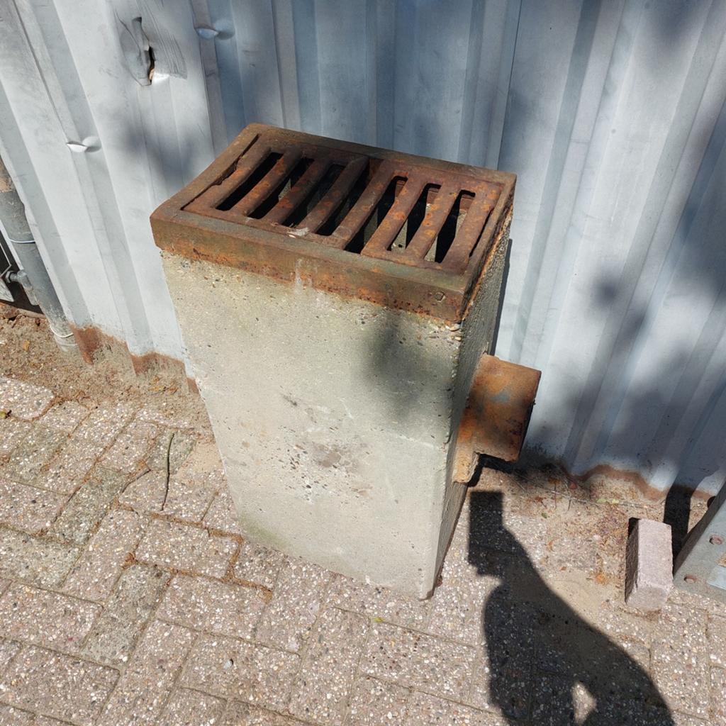 Straatkolk  waterafvoerput met rooster, Doe-het-zelf en Verbouw, Buizen en Afvoer, Gebruikt, Ophalen of Verzenden, Minder dan 2 meter