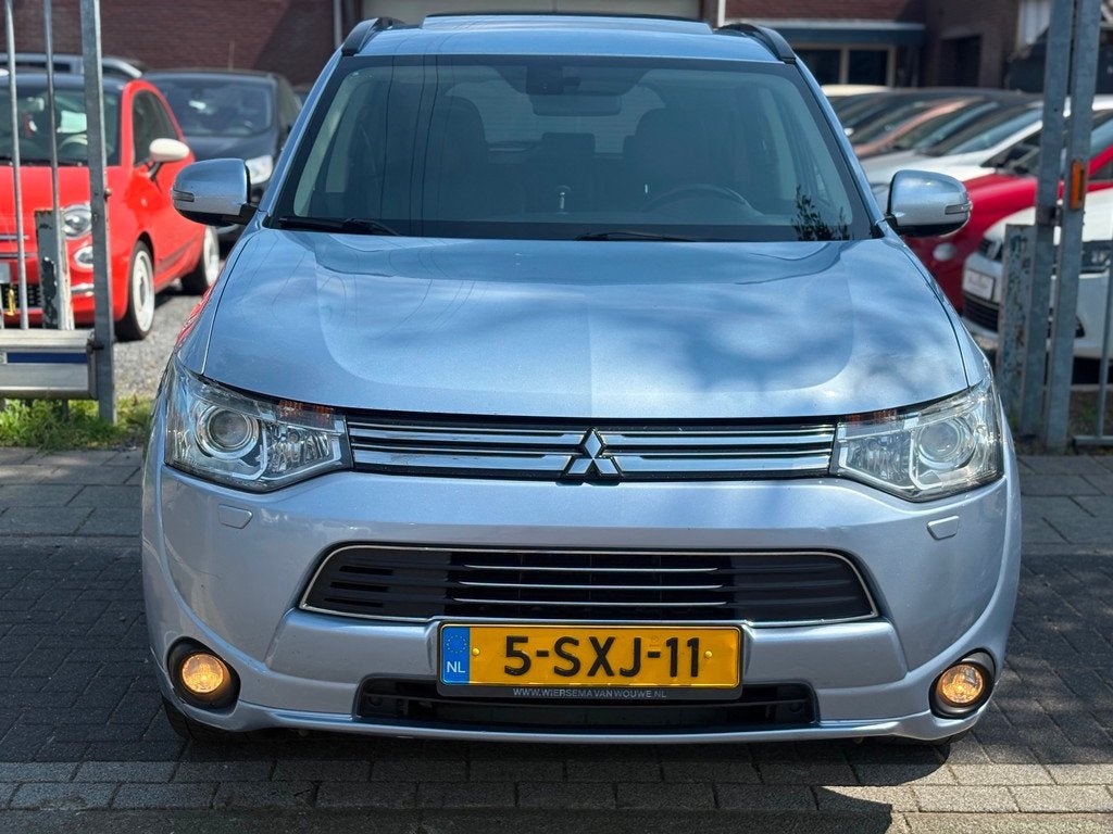 Mitsubishi Outlander 2.0 PHEV Instyle+ | Schuifdak | Leder |, Auto's, Mitsubishi, Zwart, 4 cilinders, Blauw, Vierwielaandrijving