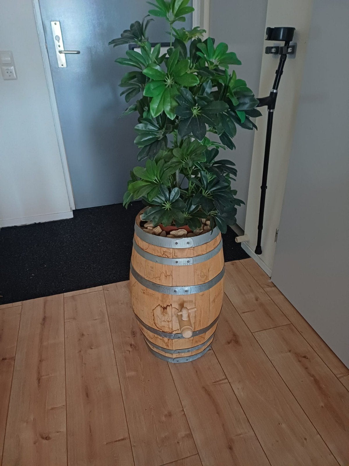 2 mooie wijnvaten zgan met kunstplanten, Huis en Inrichting, Woonaccessoires | Kunstplanten en Kunstbloemen, Zo goed als nieuw