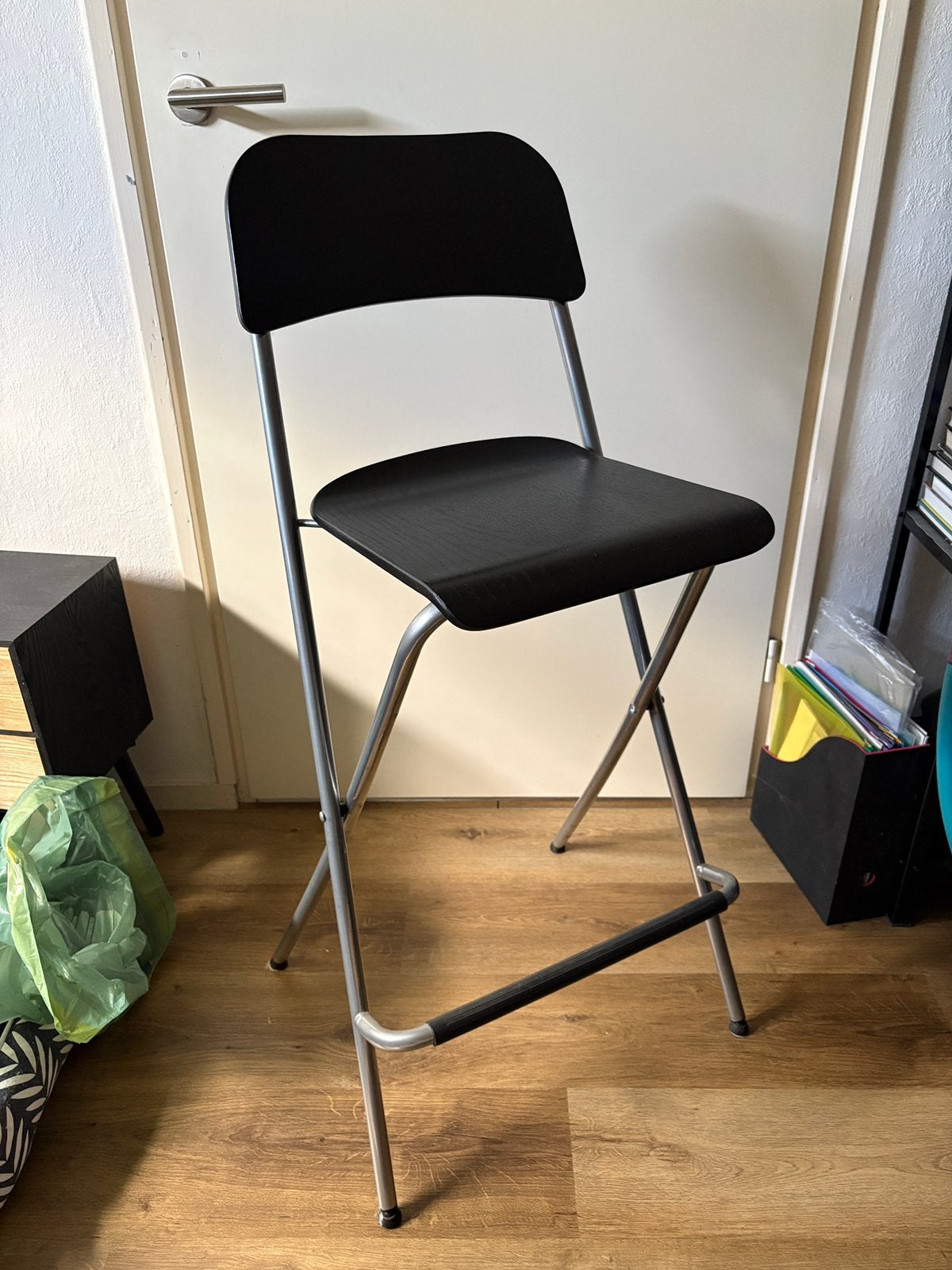 Hoge kruk Ikea zwart, 1 kruk, Ophalen, Zo goed als nieuw, 60 tot 90 cm