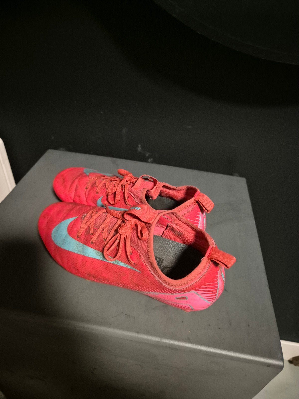Gratis Nike voetbalschoenen met noppen - Maat 36,5, Ophalen, Gebruikt, Schoenen
