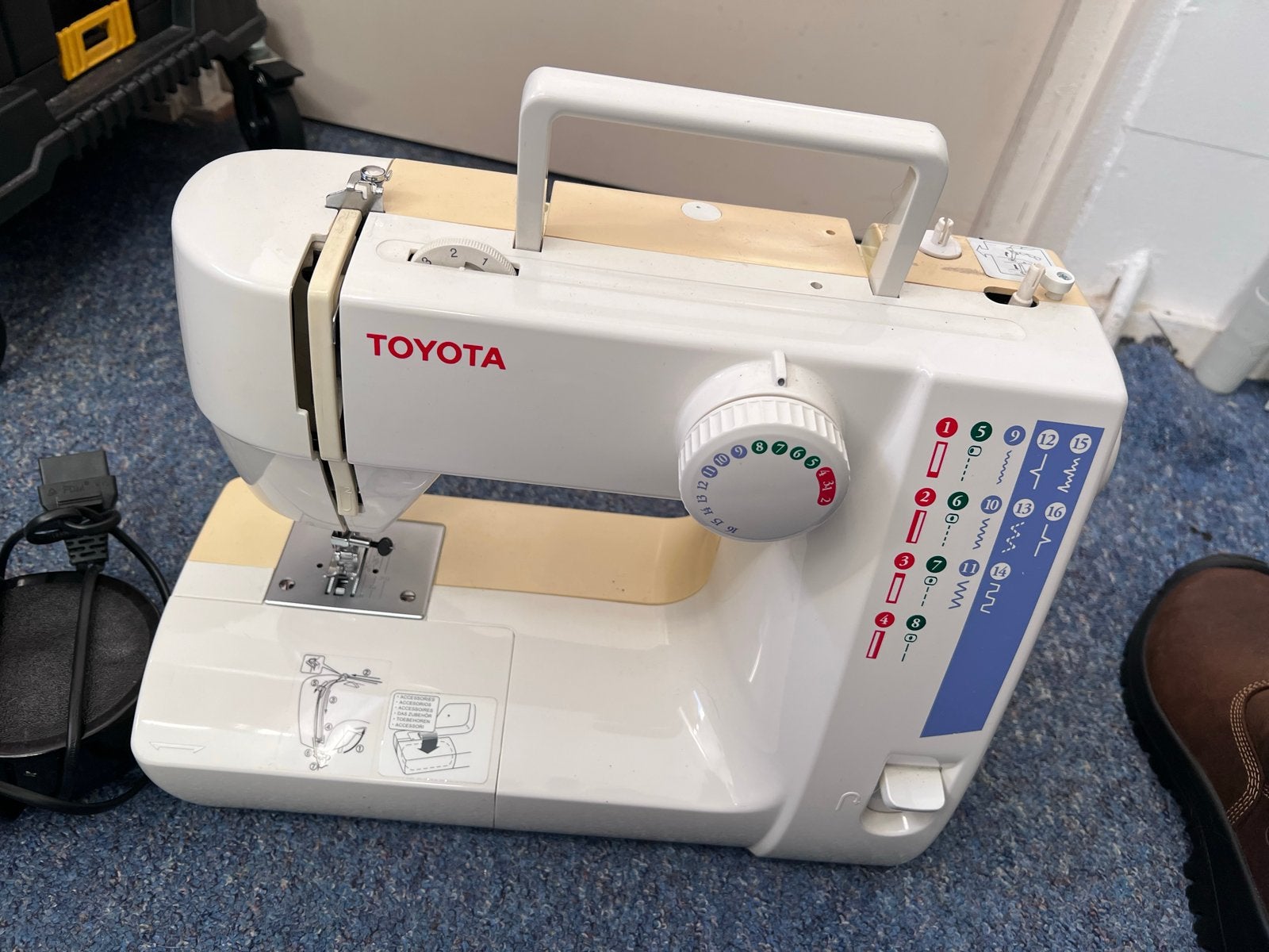 Toyota Naaimachine FSB16RS Series, Hobby en Vrije tijd, Ophalen, Zo goed als nieuw, Naaimachine, Overige merken