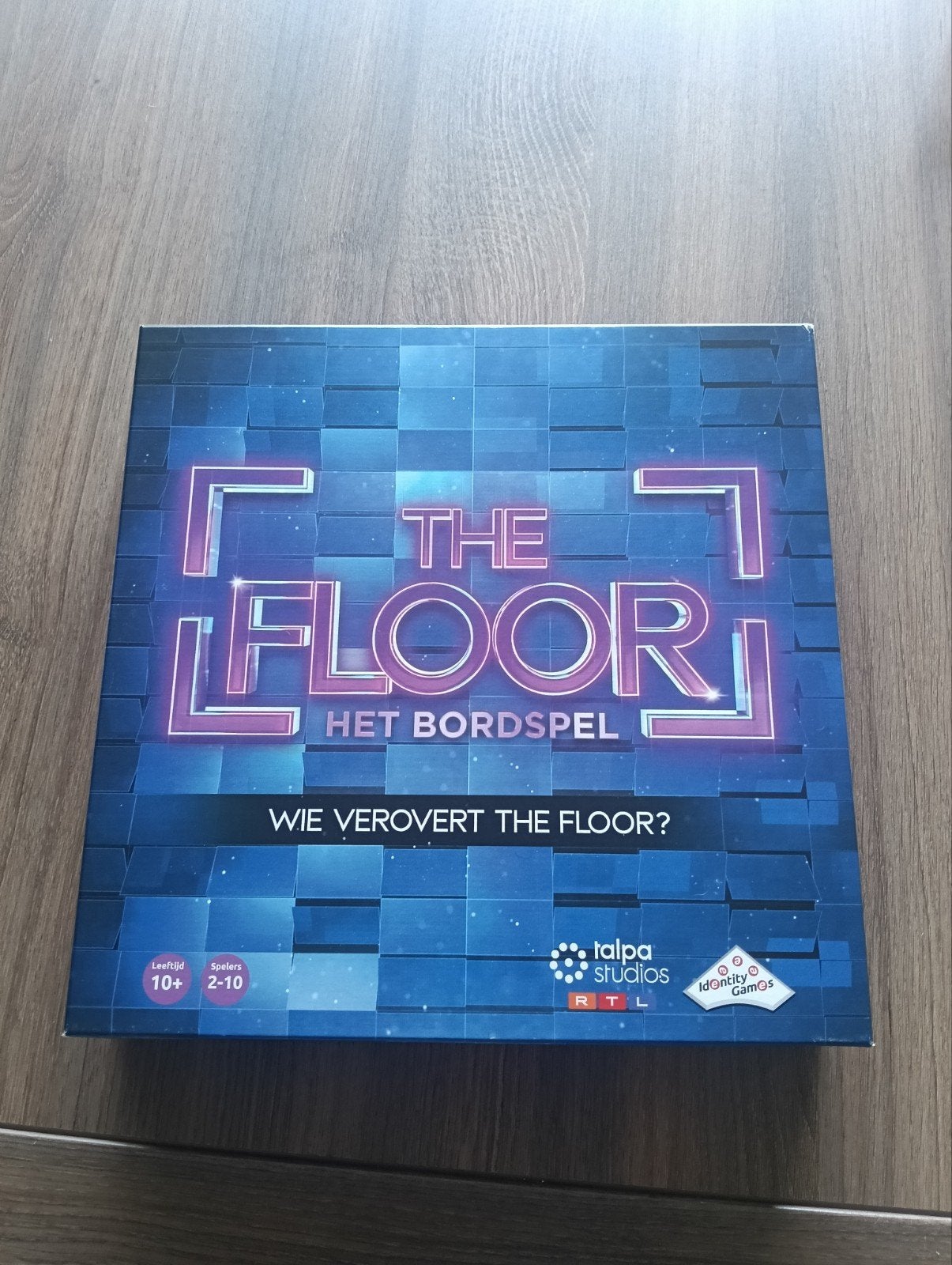 the floor, Drie of vier spelers, Ophalen, Nieuw