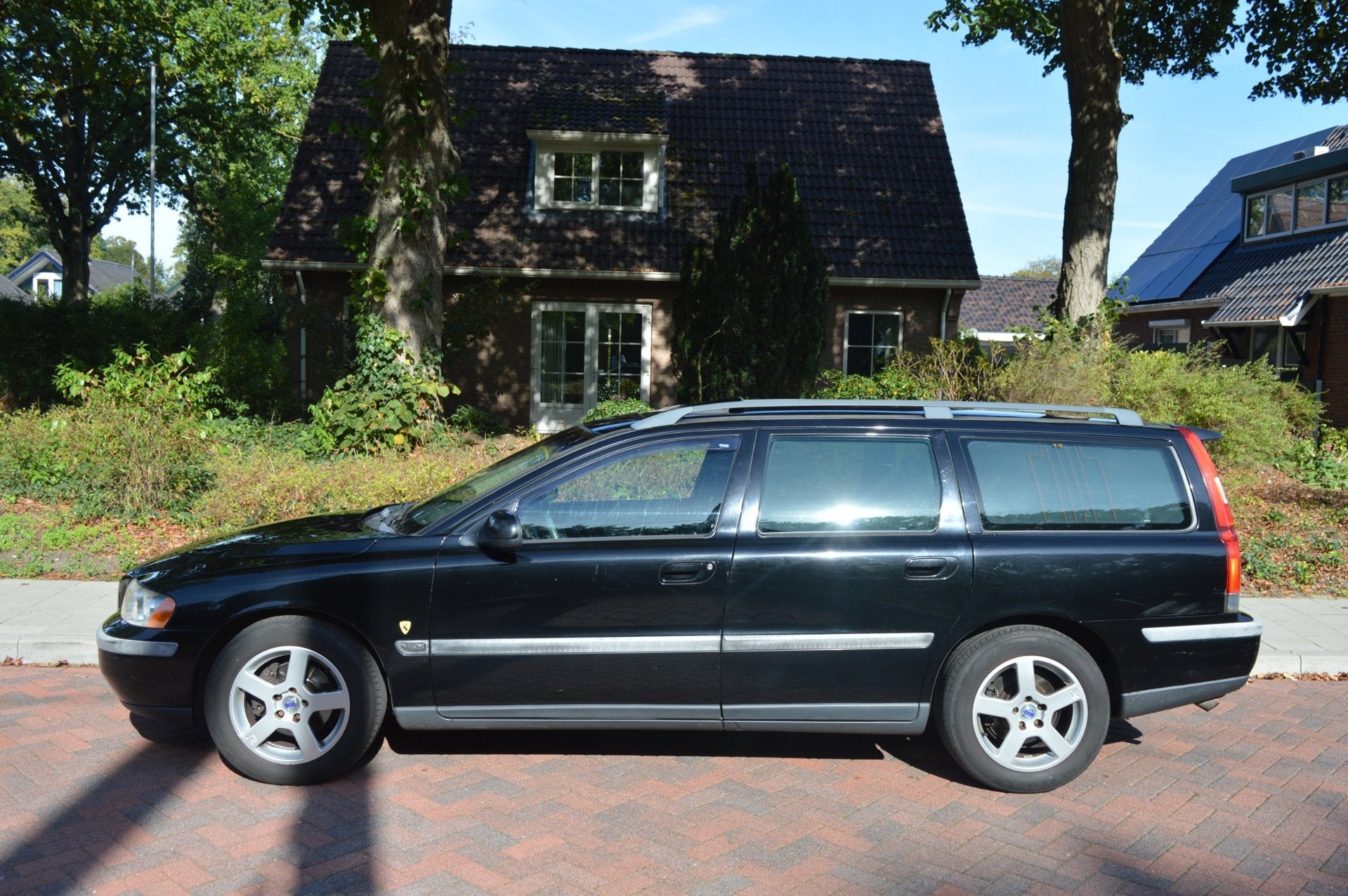 Volvo V70 2.4 Comfort Line trekhaak/schuifdak/inruilkoopje, Auto's, Voorwielaandrijving, Dealer onderhouden, 1505 kg, Leder en Stof