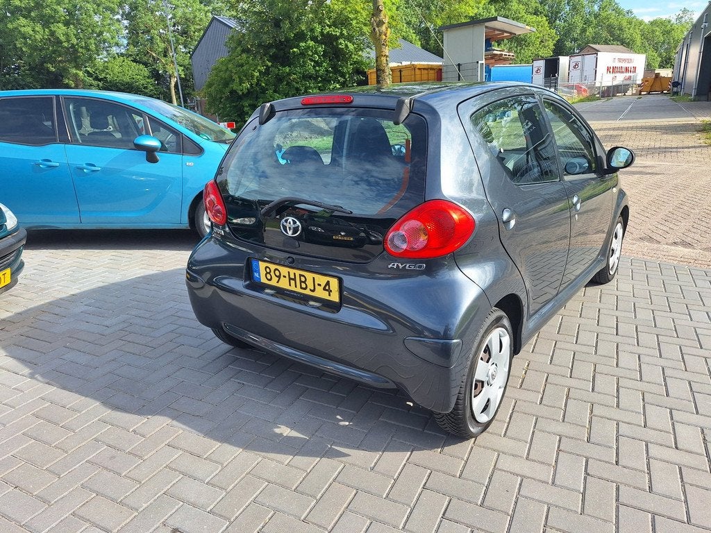 Toyota Aygo 1.0-12V + / 90.315 km NAP / Nieuwe APK bij aflev, Auto's, Voorwielaandrijving, Gebruikt, 68 pk, Origineel Nederlands