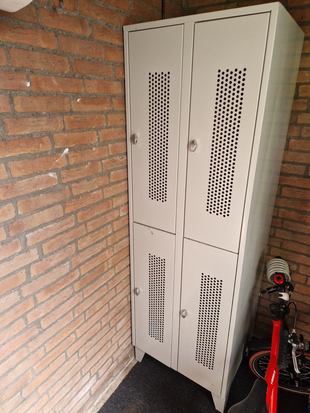 Metalen locker / kledingkast - 4 deuren, Ophalen, Gebruikt, Industrieel
