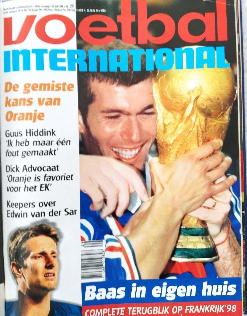 13 Historische Voetbalmagazines in Verzamelband, Boeken, Verzenden, Zo goed als nieuw, Sport en Vrije tijd