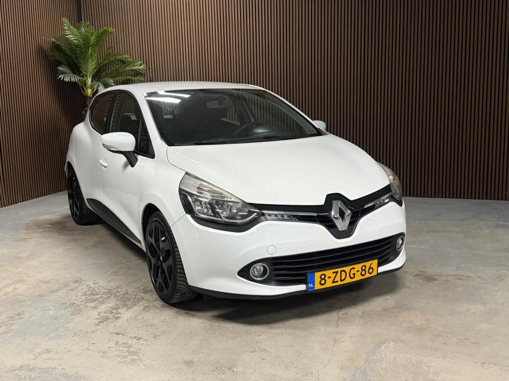 Renault Clio 0.9 TCe Expression (bj 2015), Auto's, Renault, 540 kg, Wit, Origineel Nederlands, Handgeschakeld
