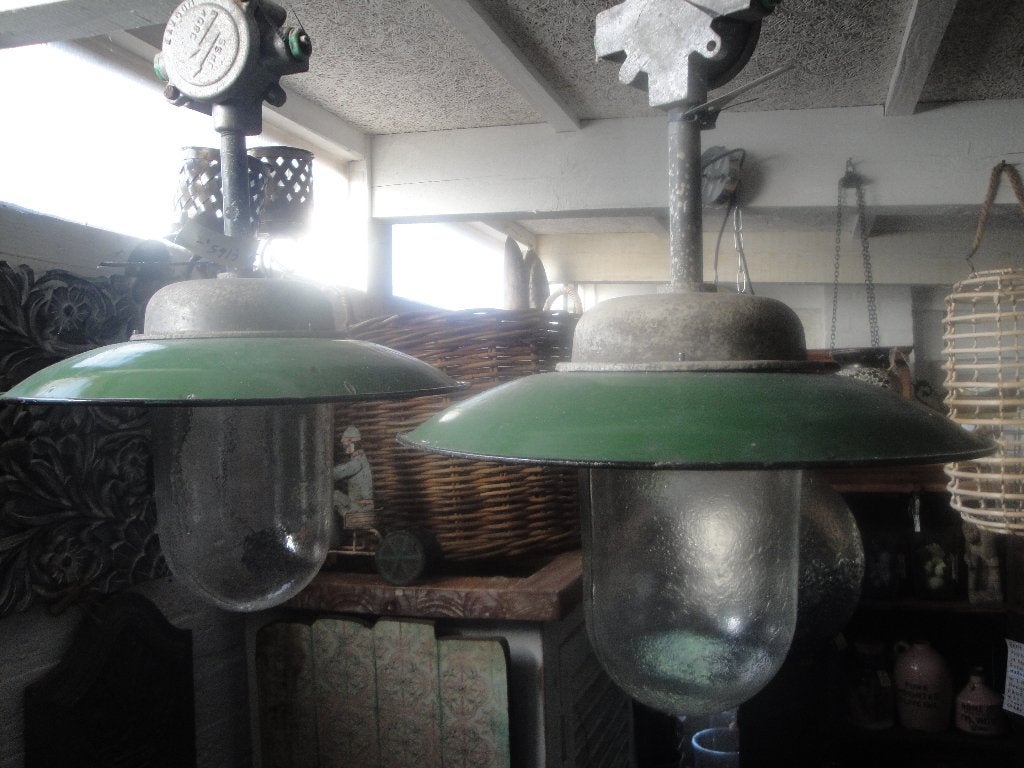 2 emaille fabriekslampen antiek, Ophalen of Verzenden