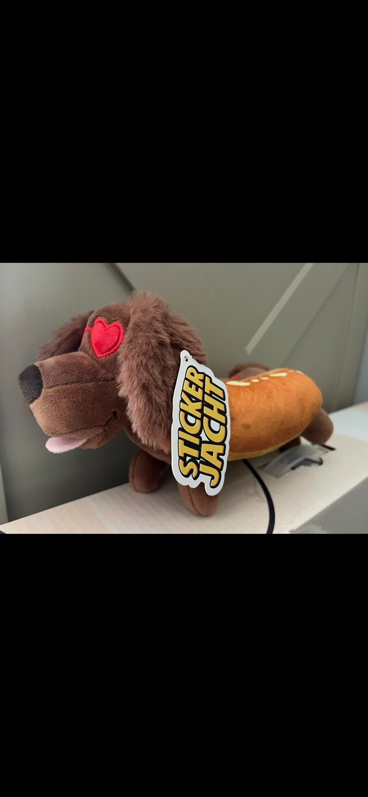 Jumbo Teckel hotdog hondje stuk tv Sticker jacht, Ophalen of Verzenden, Nieuw, Hond