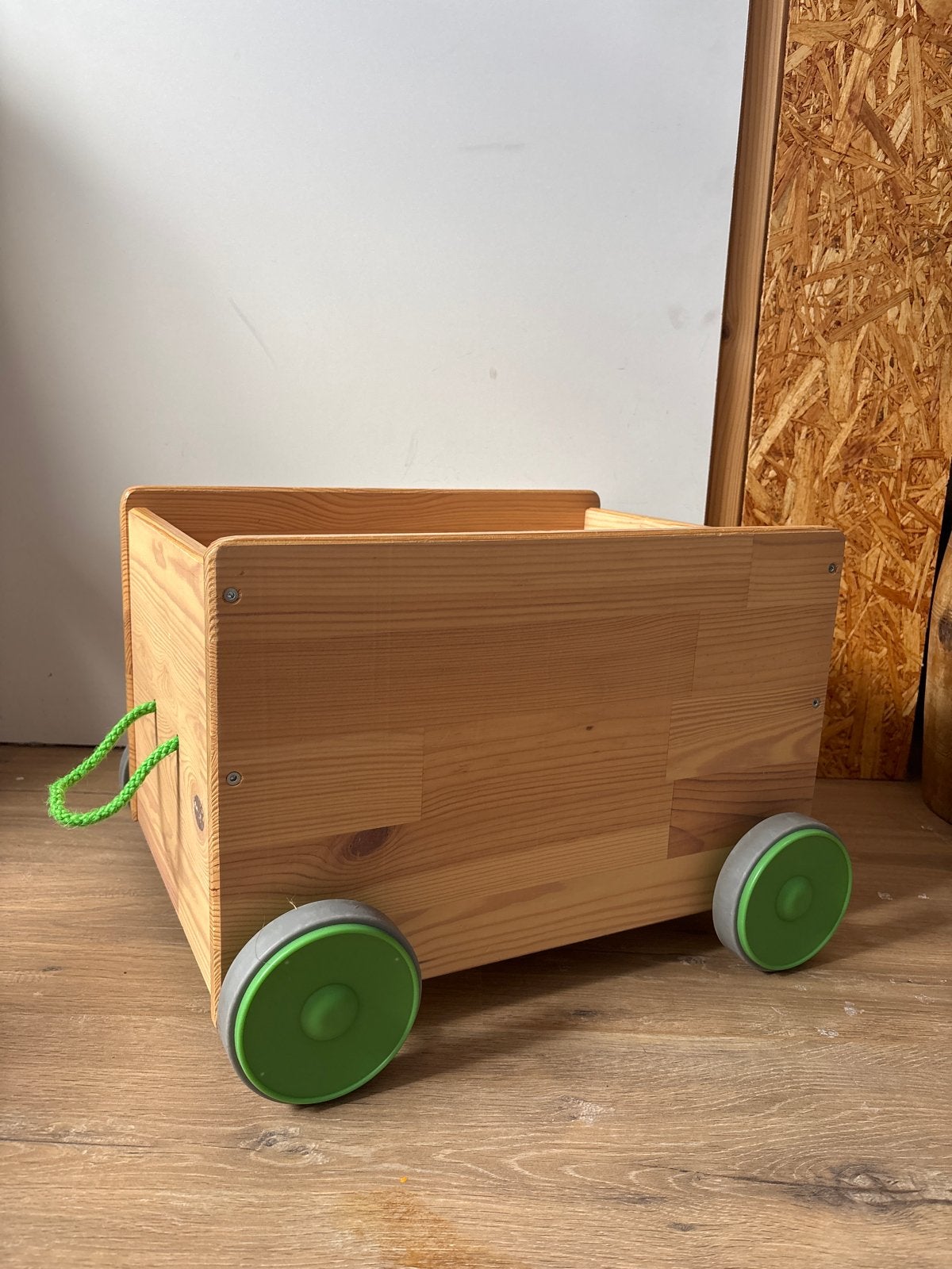 Houten speelgoedkist op wielen, Ophalen of Verzenden, Gebruikt, Jongen of Meisje