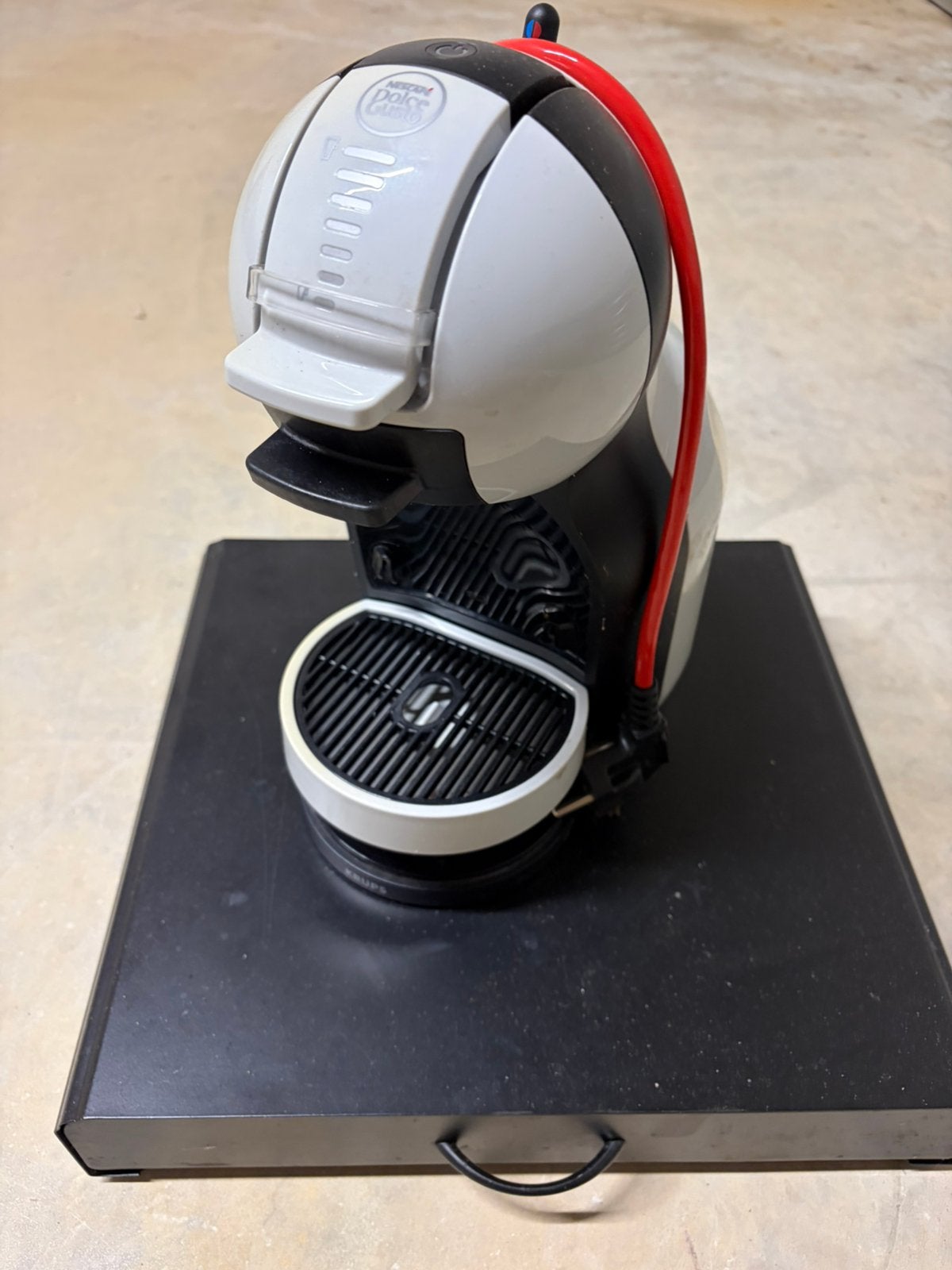 Dolce Gusto koffiemachine met capsulehouder / lade, Gebruikt, Koffiemachine, Ophalen of Verzenden, Koffiepads en cups